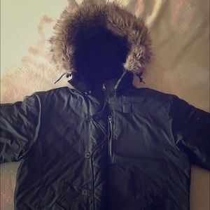 Men's Snow Parka Jacket. New. Great Conditon!!