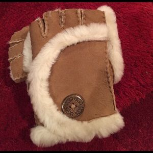 UGG Australia fingerless gloves