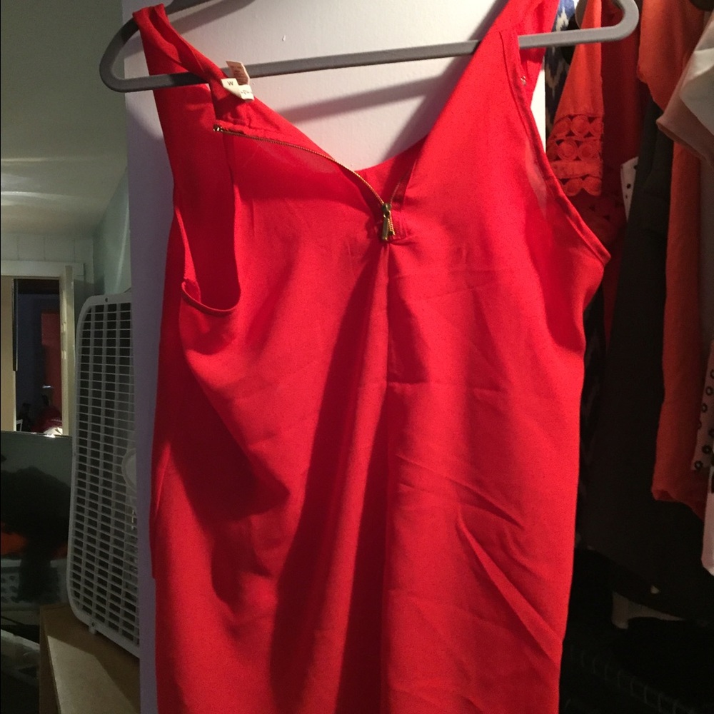 Red top - Picture 2 of 2