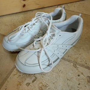 NWOT tennis shoes