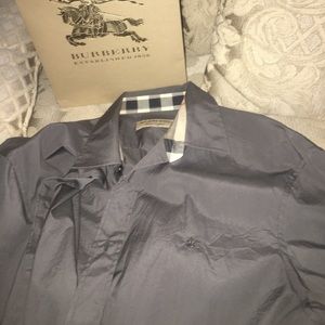 Burberry button Down L