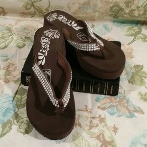 BROWN AND BLING FLIP FLOPS