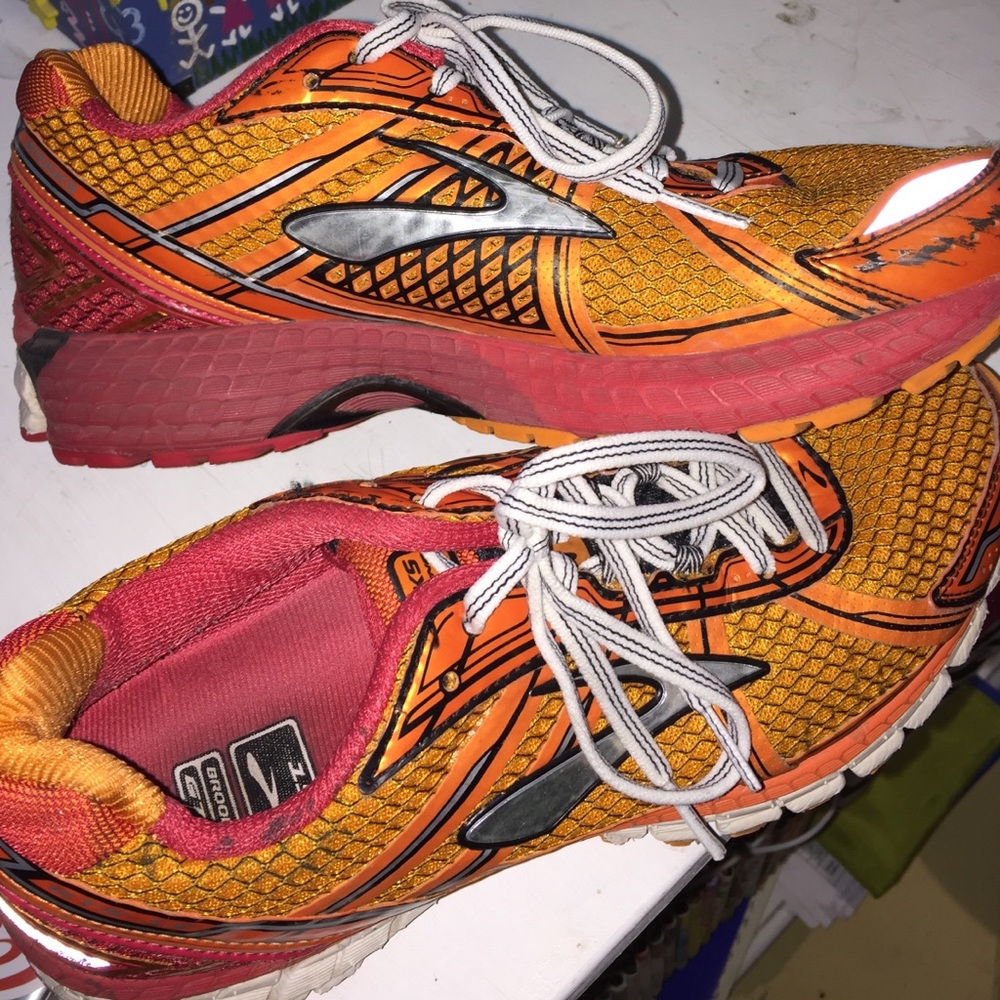 brooks running shoes
