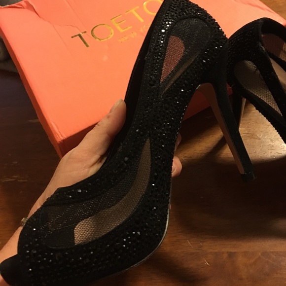 Heels - Picture 2 of 3