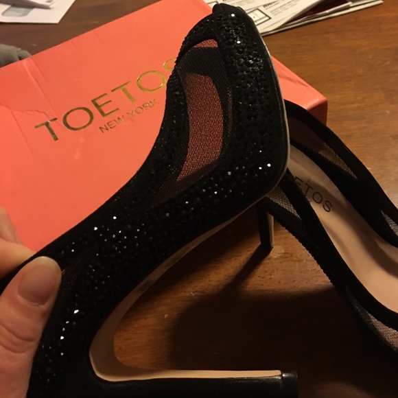 Heels - Picture 3 of 3