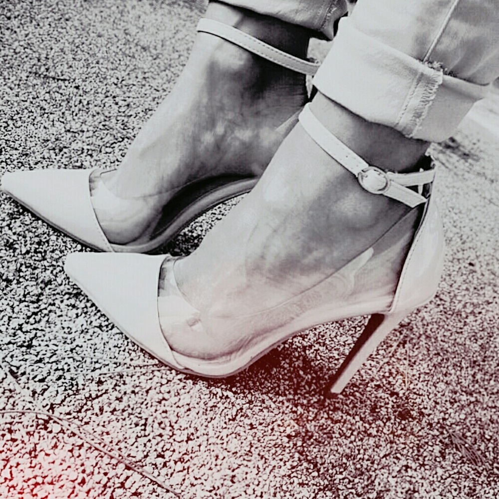 ??Glaze White Vinyl Pointed Toe ??