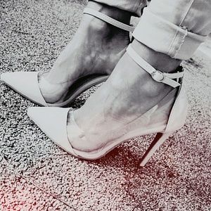 ??Glaze White Vinyl Pointed Toe ??