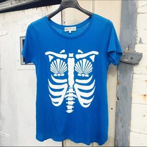 💦Mermaid skeleton inside out shell graphic tee
