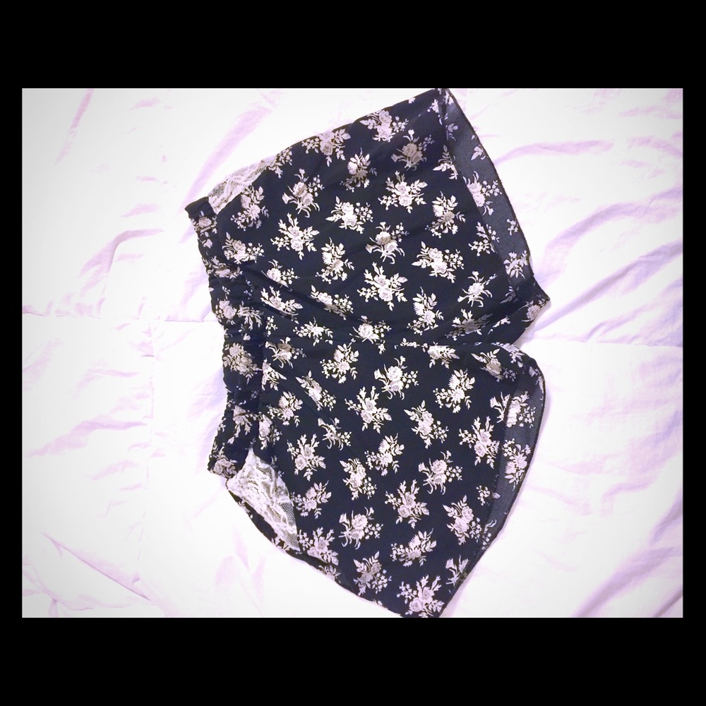 Casual floral shorts