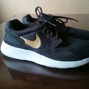 Nike Kaishi women's Shoes