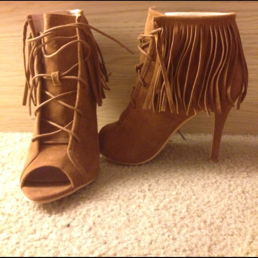 Fringe peep toes
