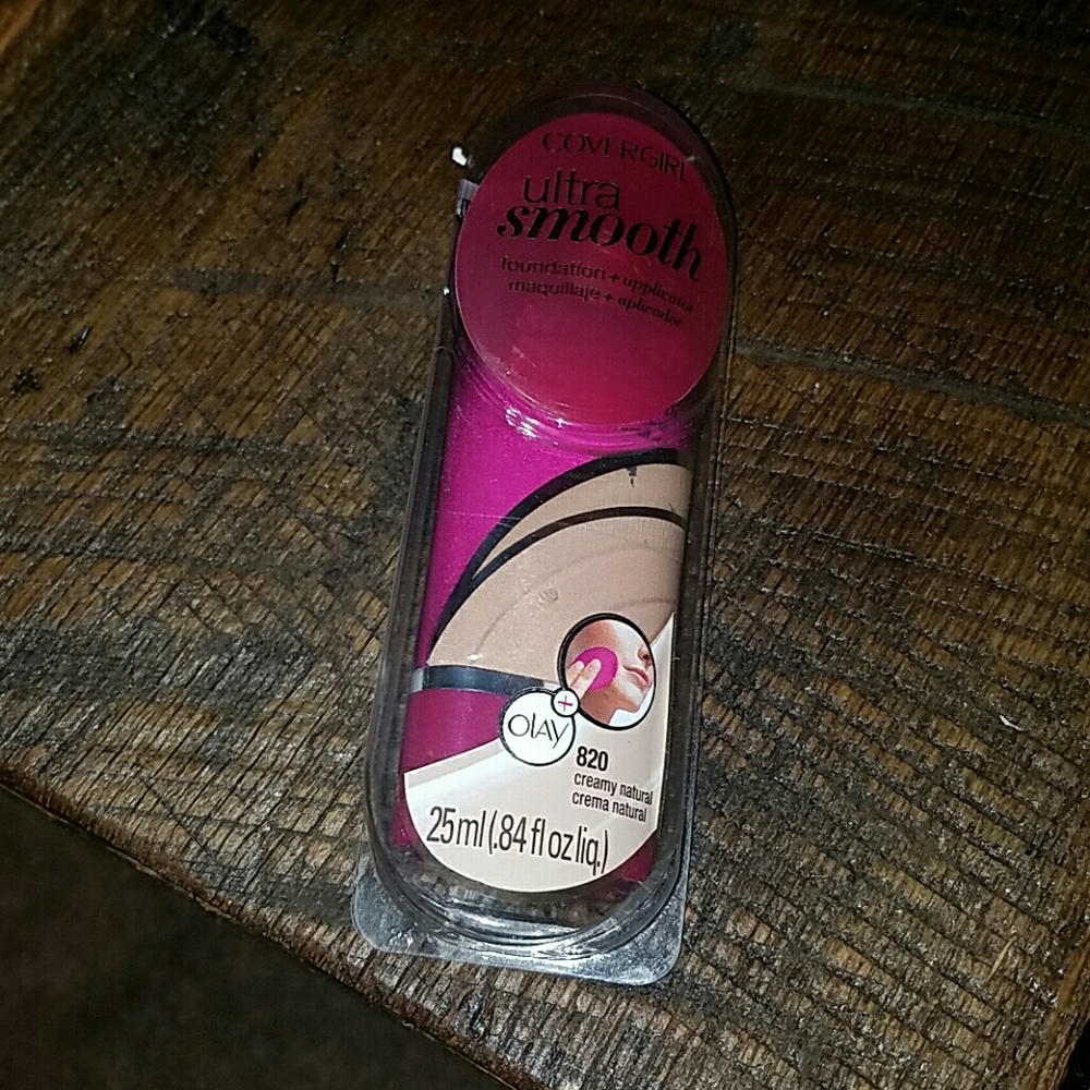 Covergirl ultra smooth foundation + applicator