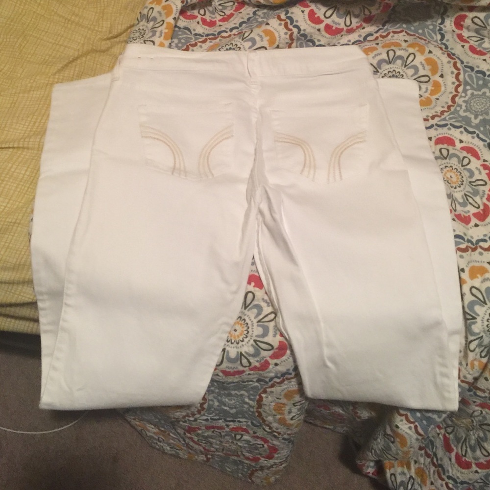 New without tags. White hollister skinny jeans.