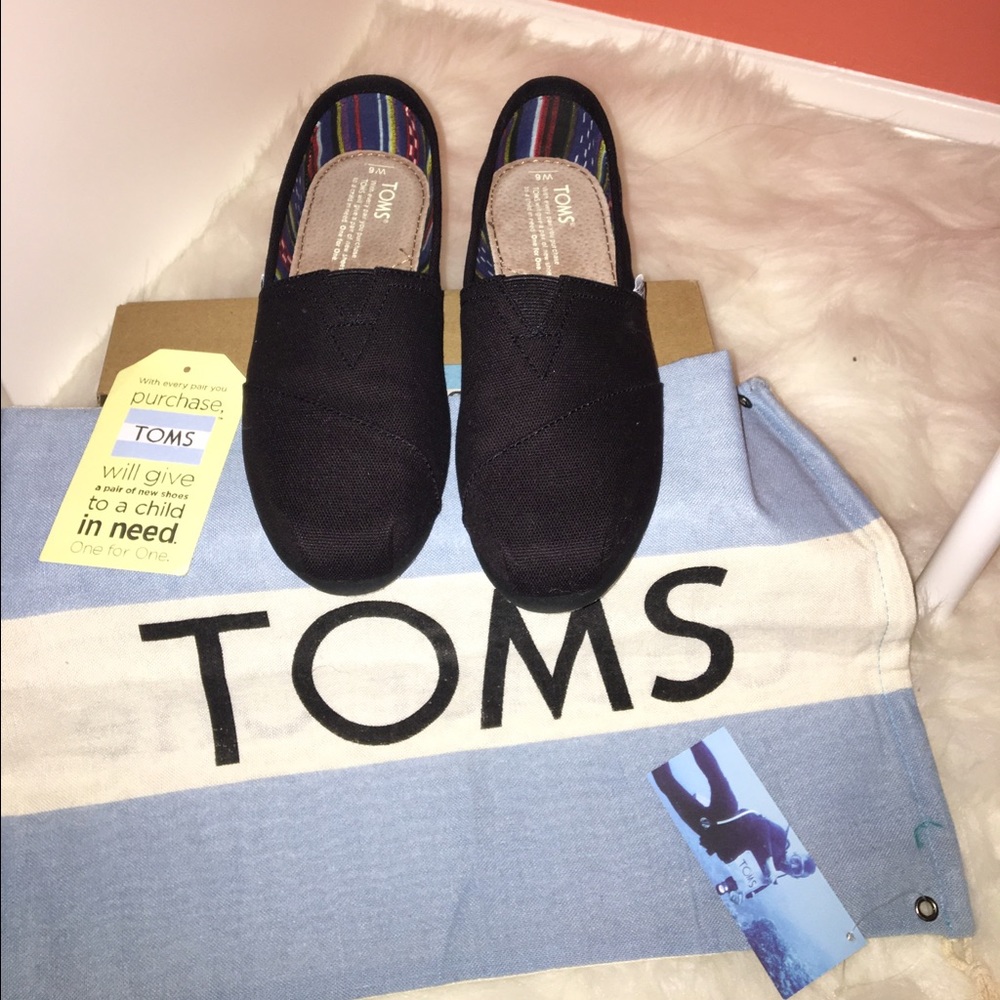 BRAND NEW TOMS