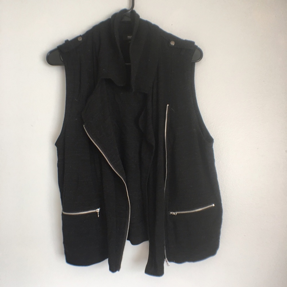 Black casual vest