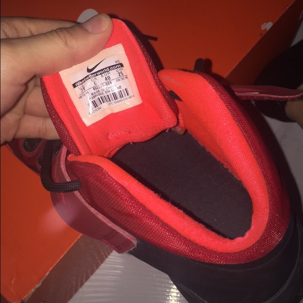 Basketball shoes - Picture 3 of 4