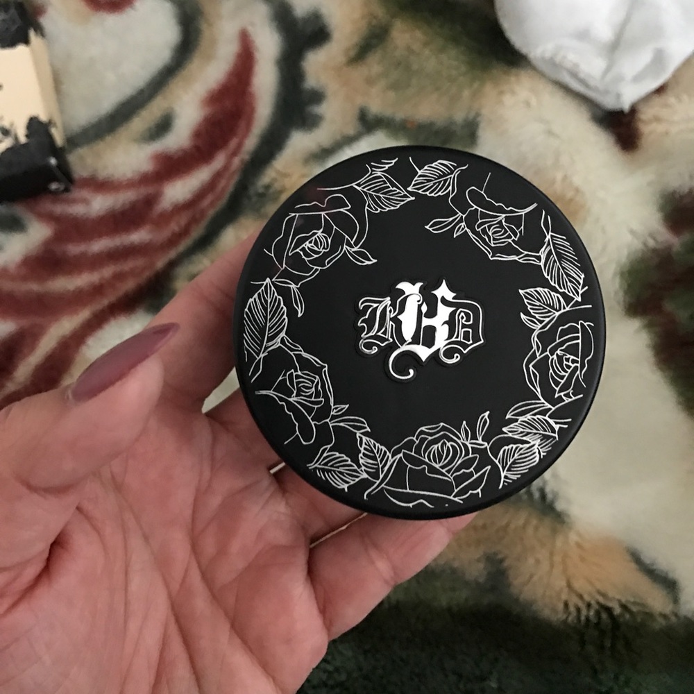 KVD lock it powder foundation
