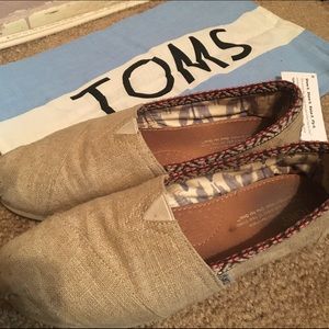 Toms