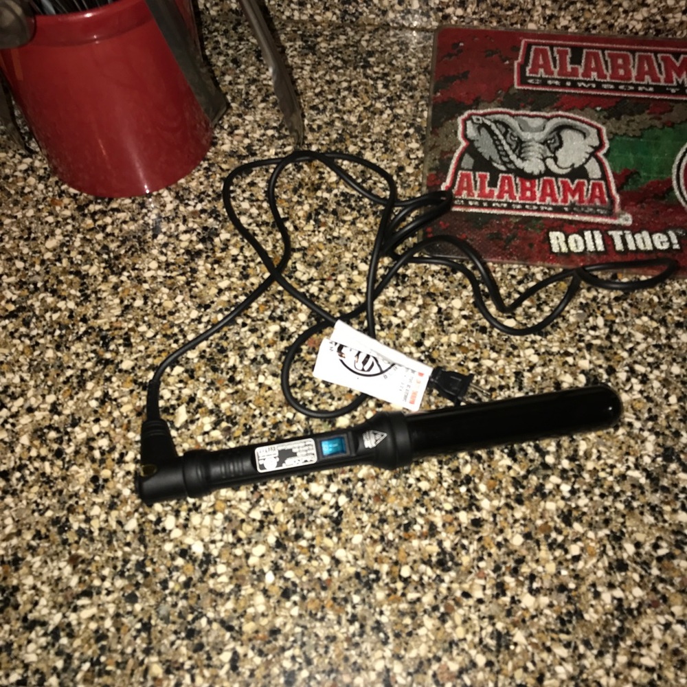 Nume 1.25  inch curling wand NWT