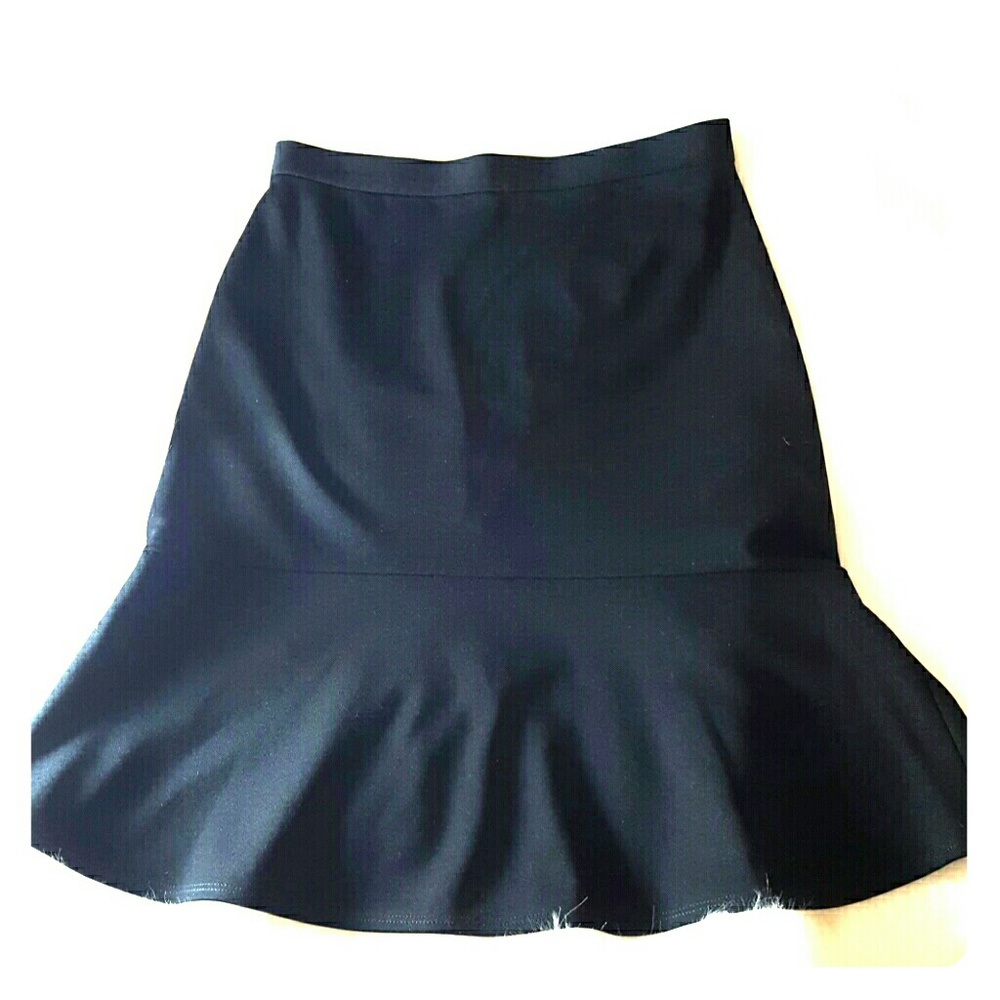 BCBG | fitted trumpet black skirt