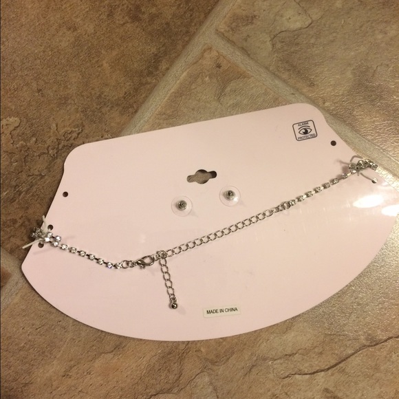 Beautiful necklace - Picture 2 of 3