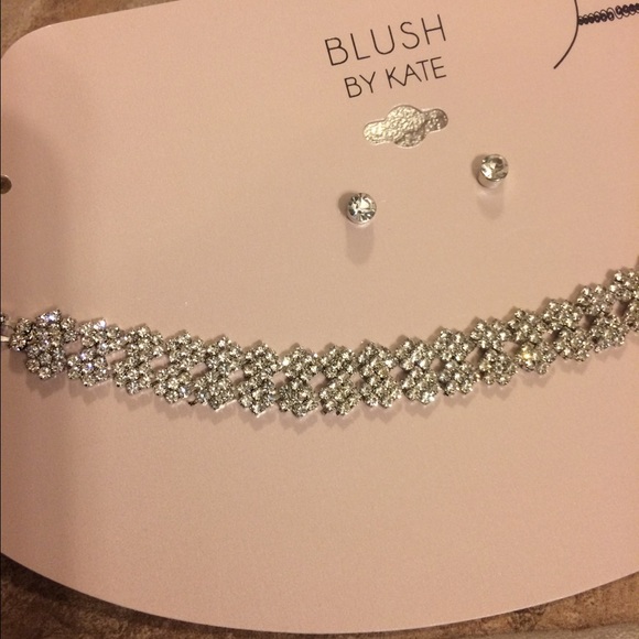 Beautiful necklace - Picture 3 of 3