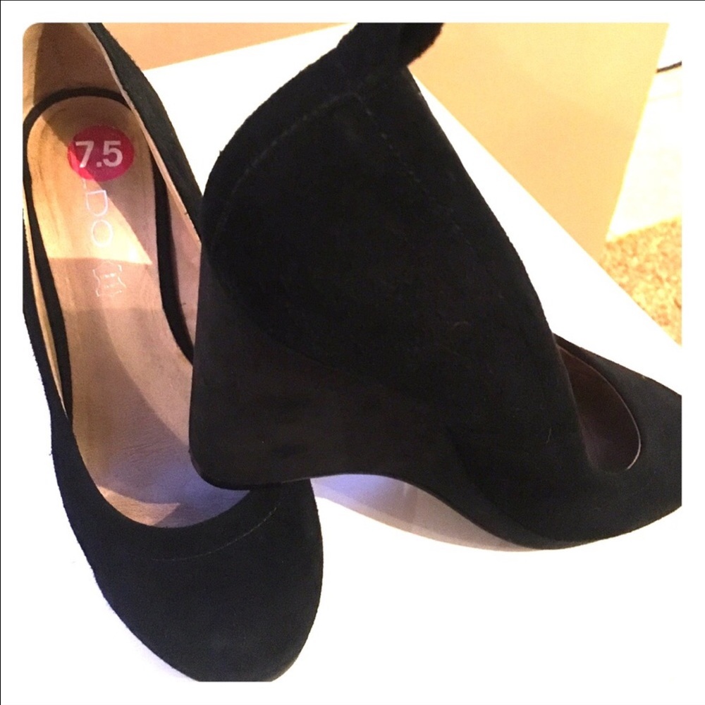 SOLD. Like NEW Black Aldo wedges.