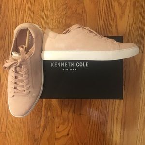 NEVER WORN Kenneth Cole Kam in Rose Suede