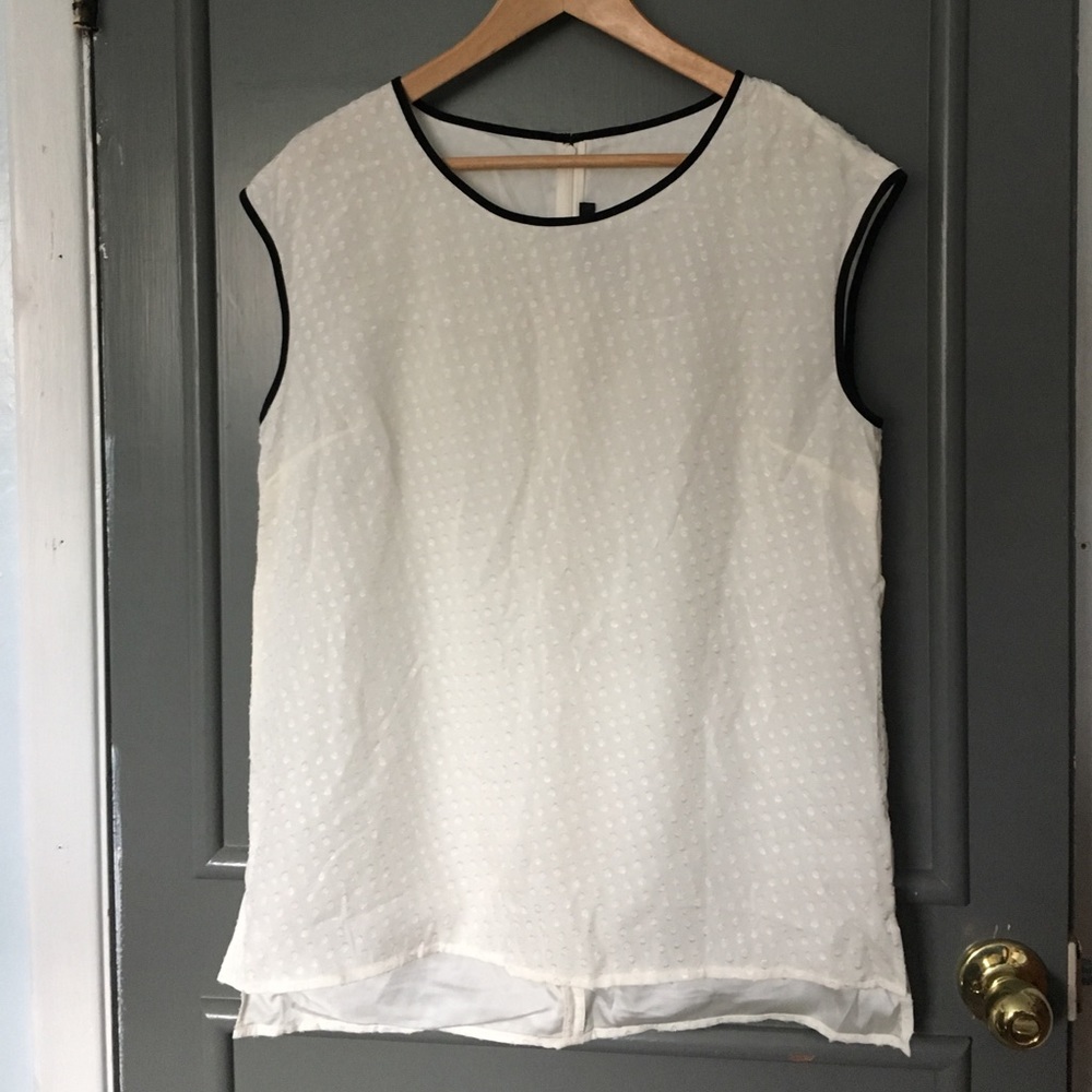 ST. JOHN Ivory Sleeveless Blouse