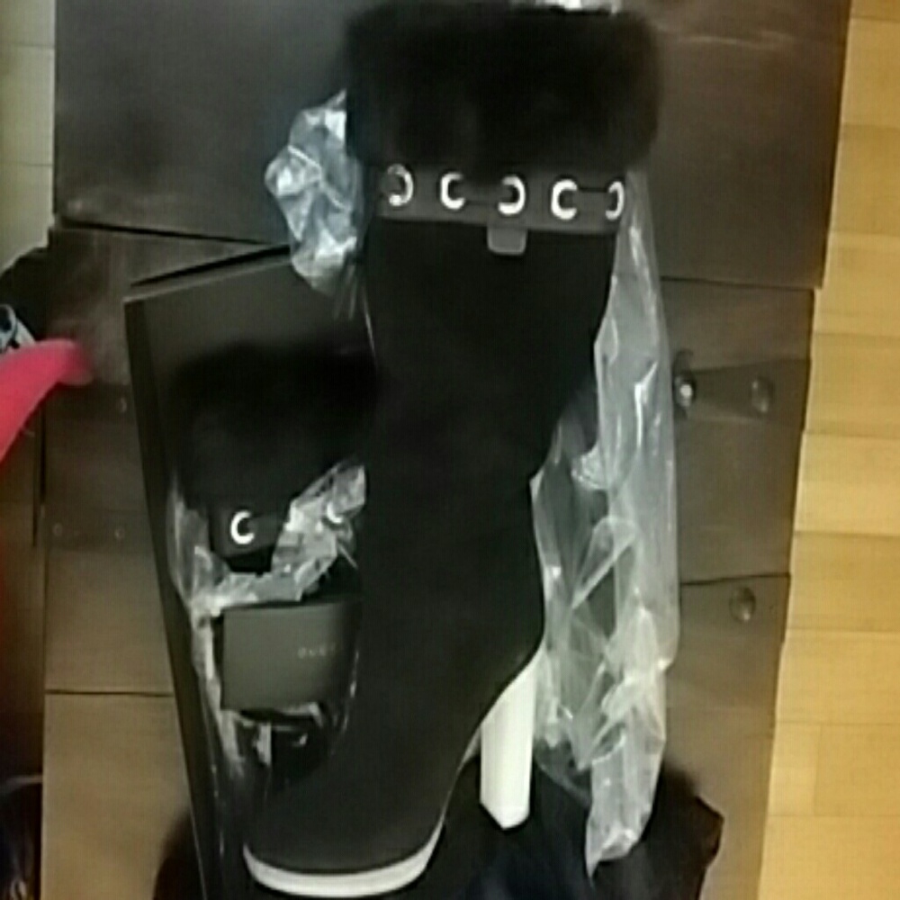 **GUCCI Chocolate/Cocoa Suede Boots