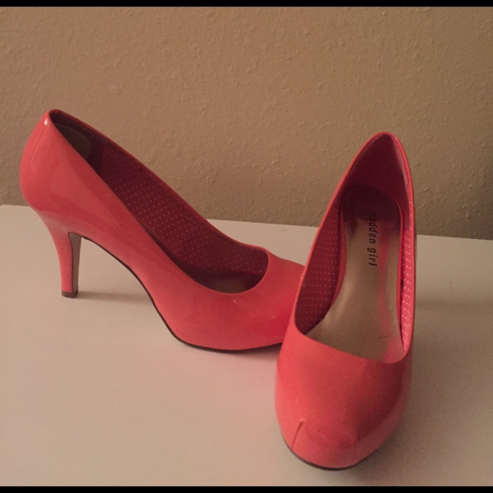 Coral / pink perfectly retro heels! 😍👠