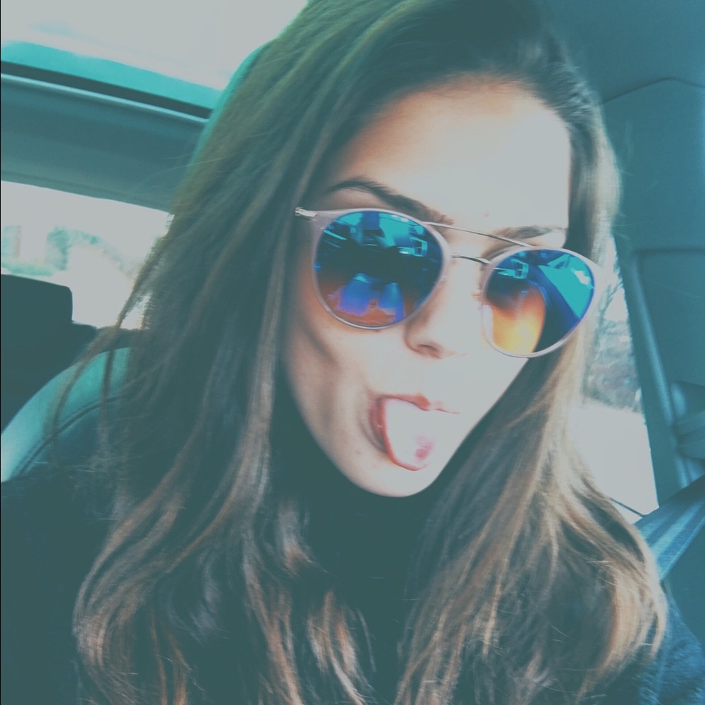 Meet your Posher, Izzy