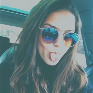 Meet your Posher, Izzy