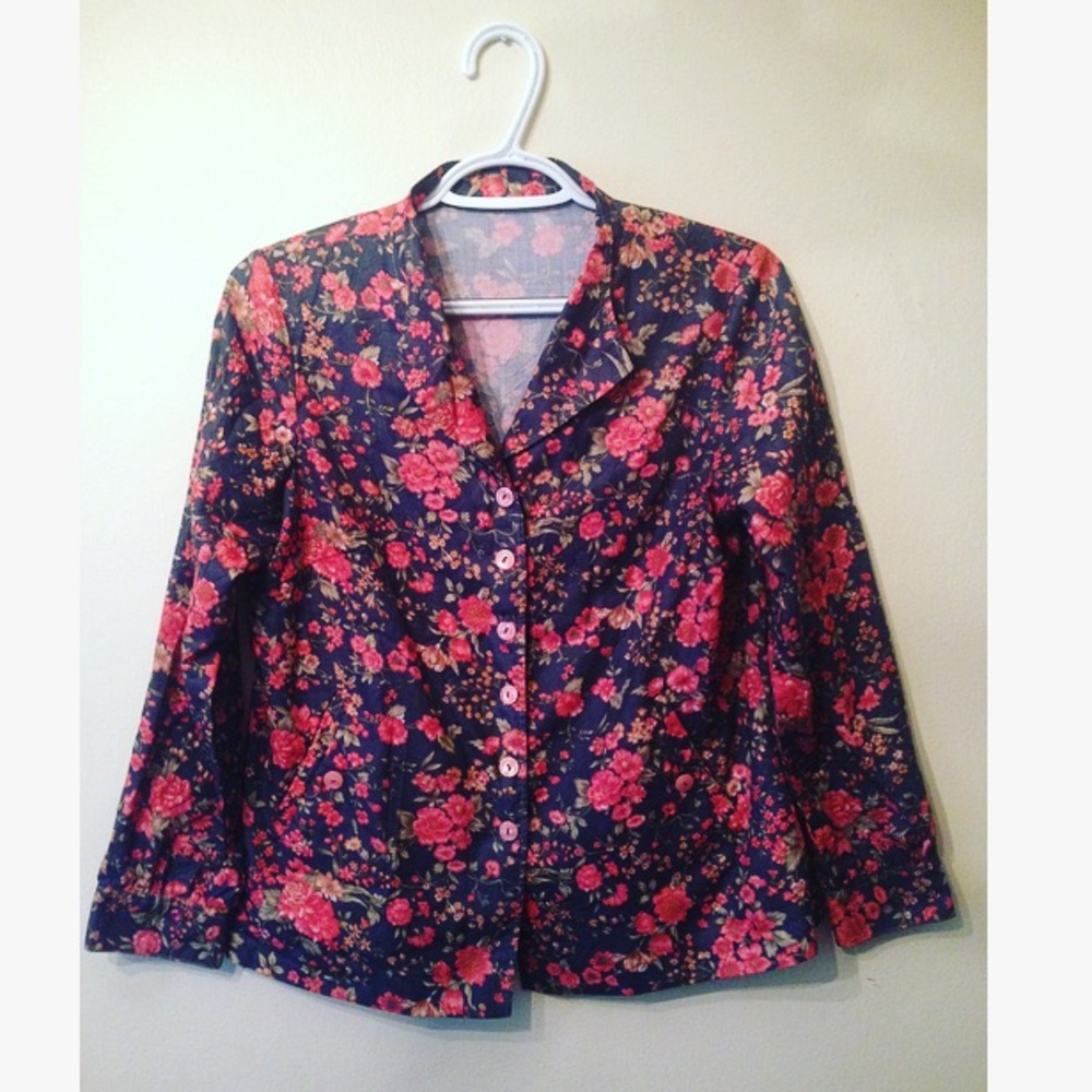 Nice pull over button up 🌺💋🌸