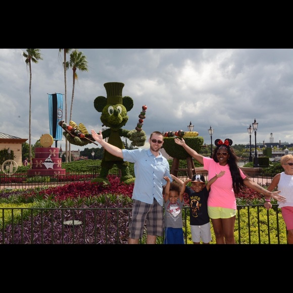 Meet your Posher, Amanda - Picture 2 of 4