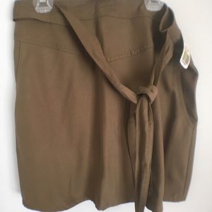 Olive mini skirt