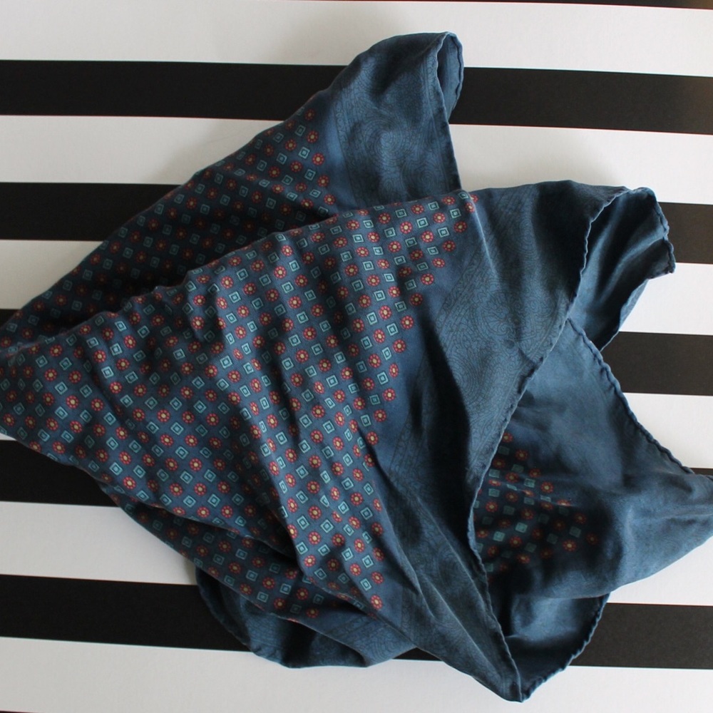 Vintage Blue Neck Scarf! ❤️❤️