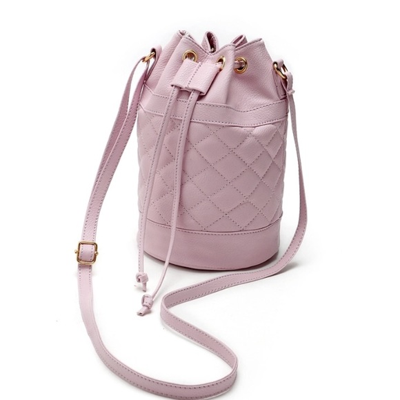 Final Sale✨Ellison Pink Quilted Vegan Bucket Bag - Picture 4 of 7