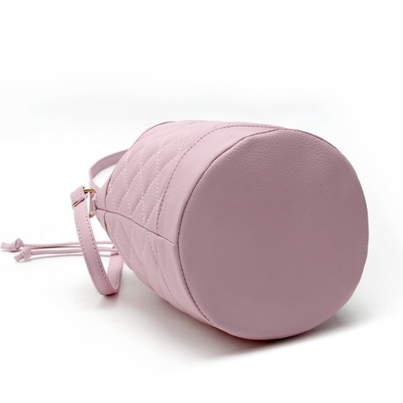 Final Sale✨Ellison Pink Quilted Vegan Bucket Bag - Picture 6 of 7