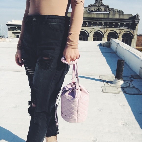 Final Sale✨Ellison Pink Quilted Vegan Bucket Bag - Picture 7 of 7