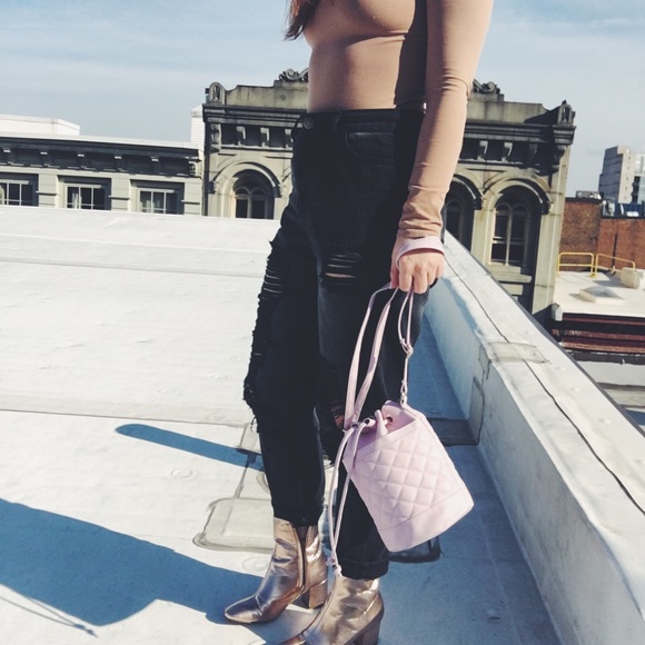 Final Sale✨Ellison Pink Quilted Vegan Bucket Bag - Picture 2 of 7
