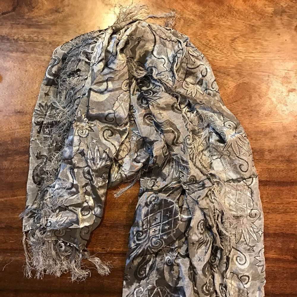 Pineapple printed scarf