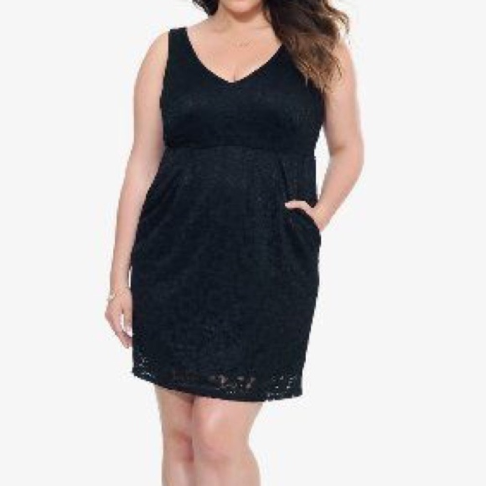 HP🎉 Torrid Lace black dress w/ pockets!!
