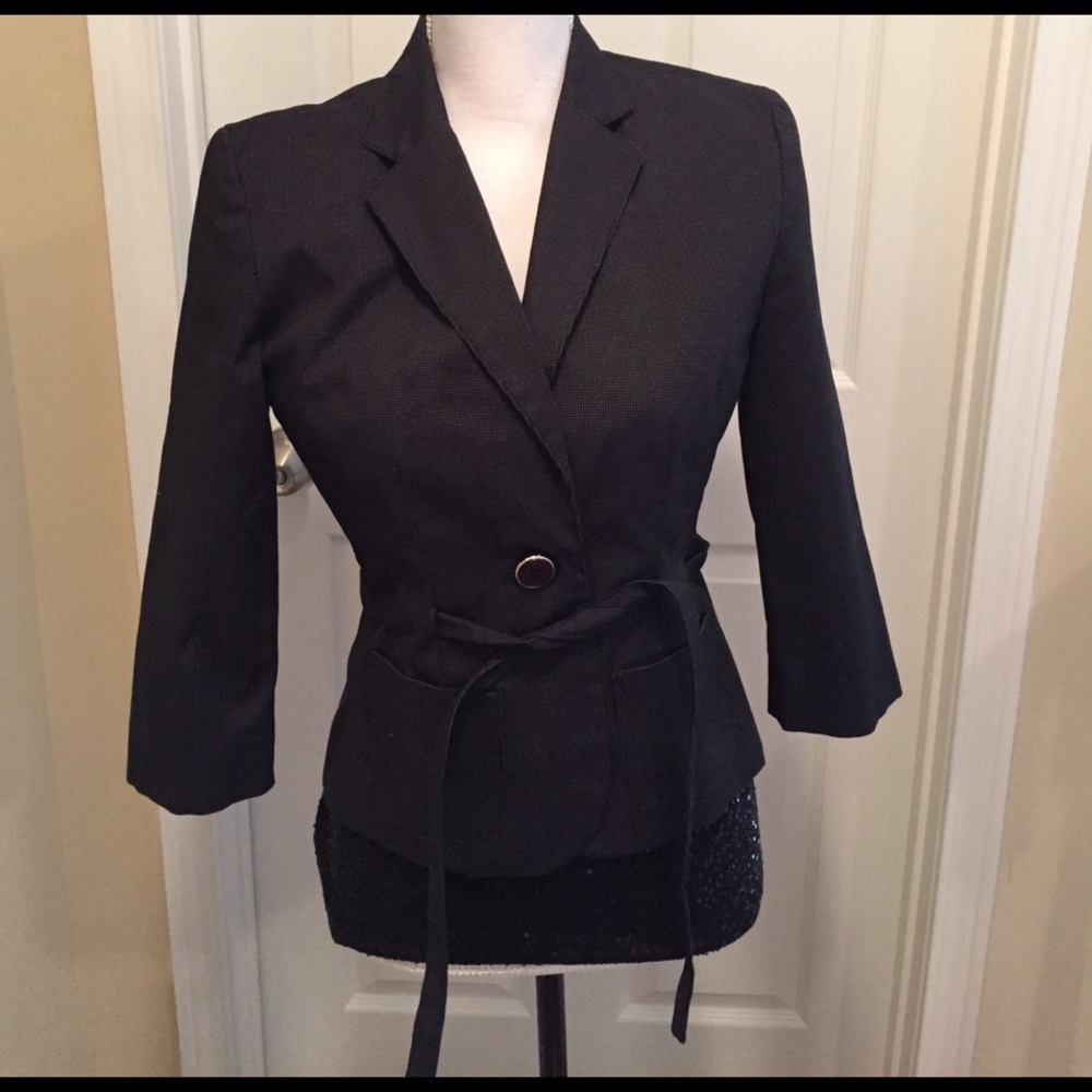 Black jacket. Size 4