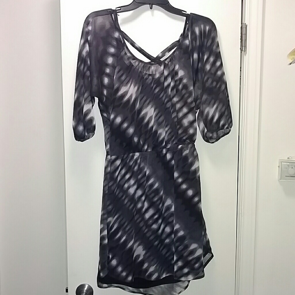 3/4 Sleeve Black Gray and White Patterned Dress