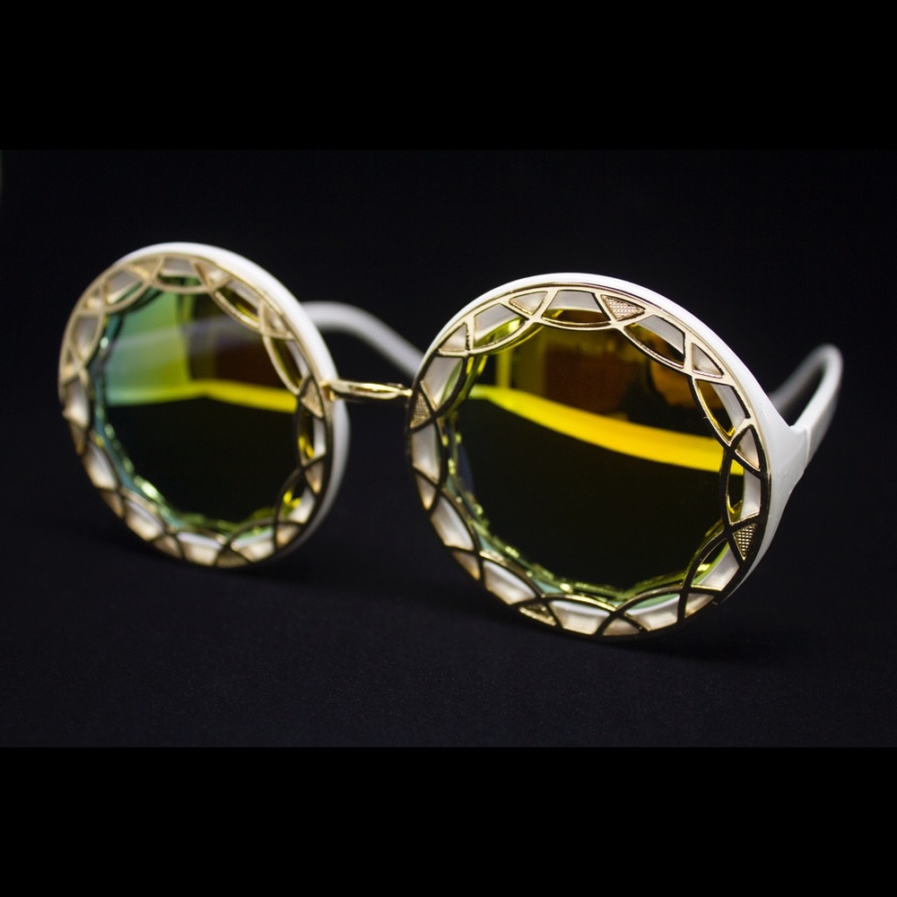 LAST! White Oversized Ornate Round Sunglasses π - Picture 1 of 4