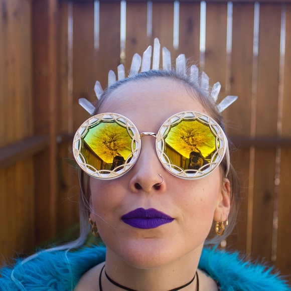 LAST! White Oversized Ornate Round Sunglasses π - Picture 3 of 4