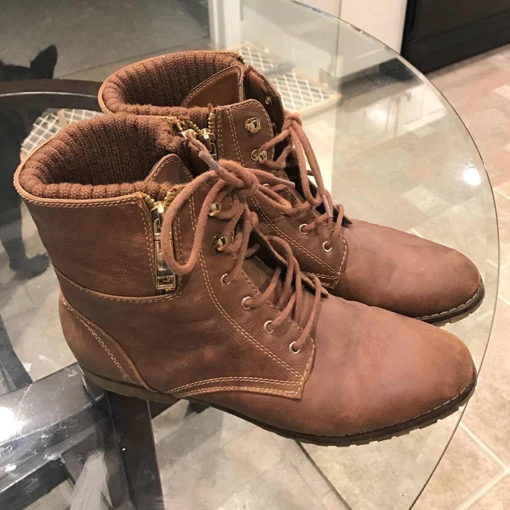 Size 10 Tommy Hilfiger boots!