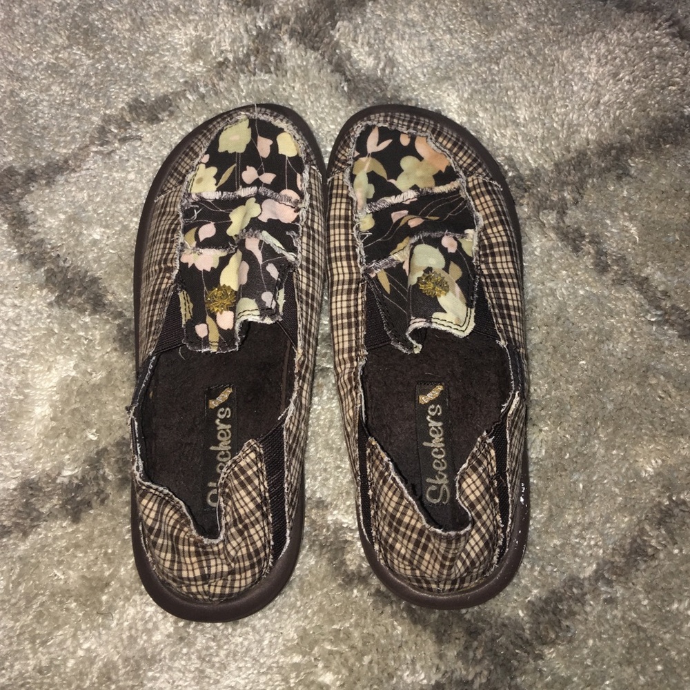 Sketchers shoes size 7