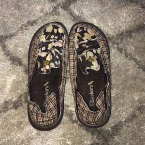 Sketchers shoes size 7